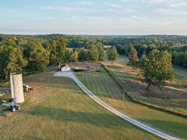 8630 E State Road 54, Bloomfield, IN 47424