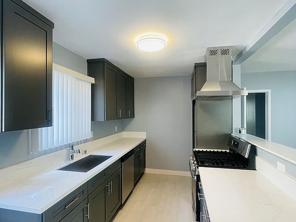 4th image of 720 Silver Lake Blvd #3
