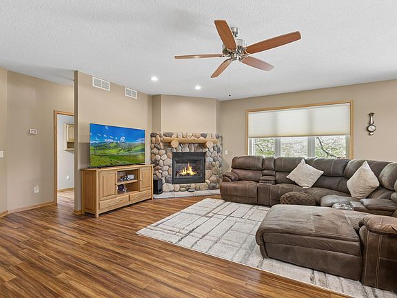 4th image of 1021 Prairie Ridge Ln