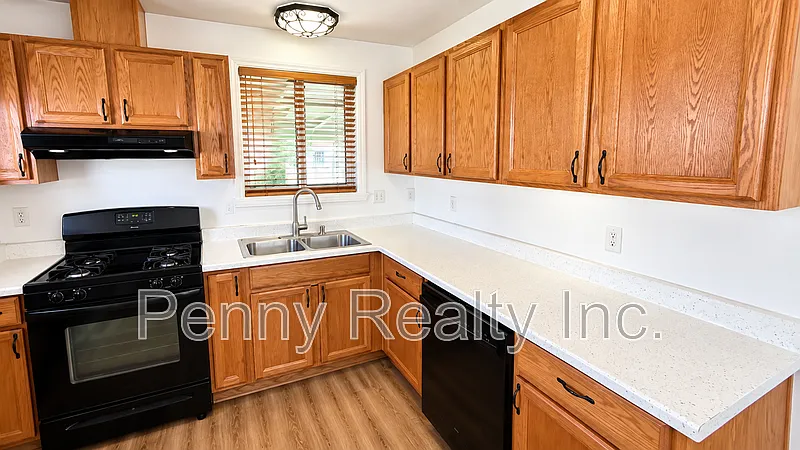 2 bed, 1.0 bath, 800 sqft, $2,995 — Photo 2