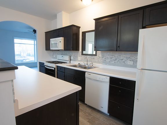 4th image of 465 Saint Charles St #465