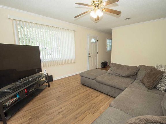 5th image of 1028 Forsythe St