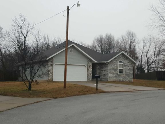 3rd image of 213 Linda Ln