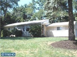 2050 Valley Rd, Meadowbrook, PA 19046