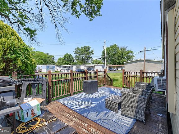 5th image of 320 Caravan Ct