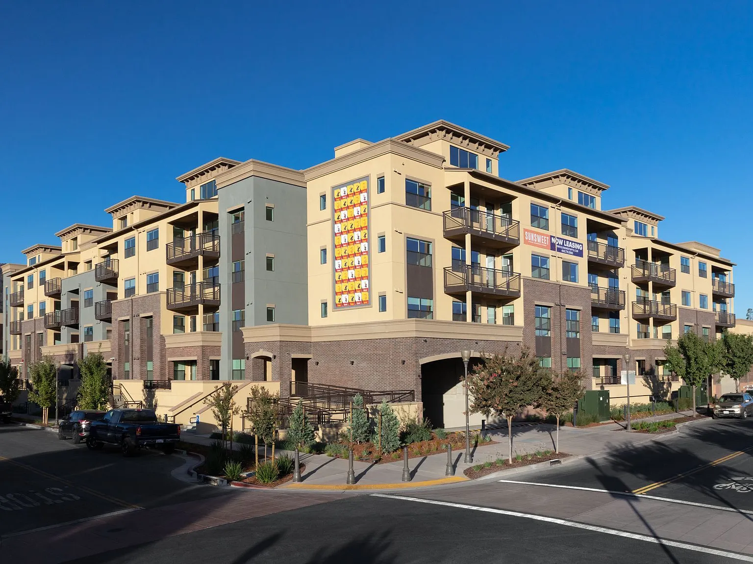 Sunsweet Apartments — Photo 1