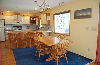5th image of 6901 Bayview Dr NE
