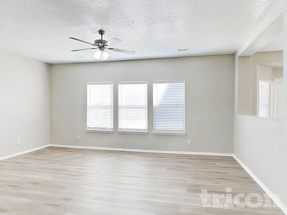 2nd image of 5208 Clovis Ct NE