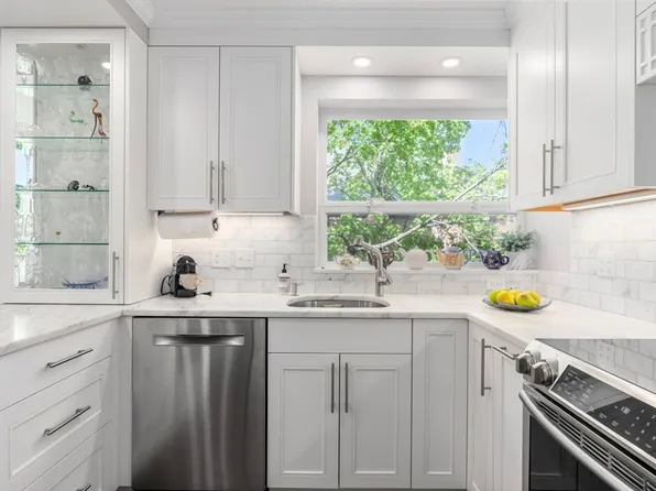 70 Park St APT 54, Brookline, MA 02446