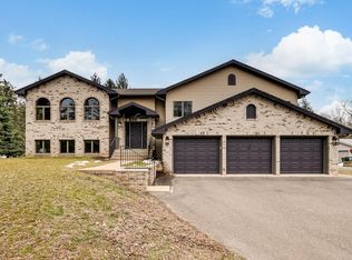 670 Griffin Ct, Saint Paul, MN 55115