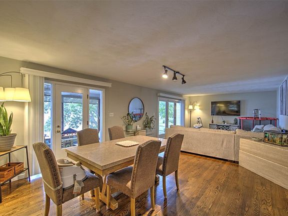5th image of 23 Oak Ridge Dr