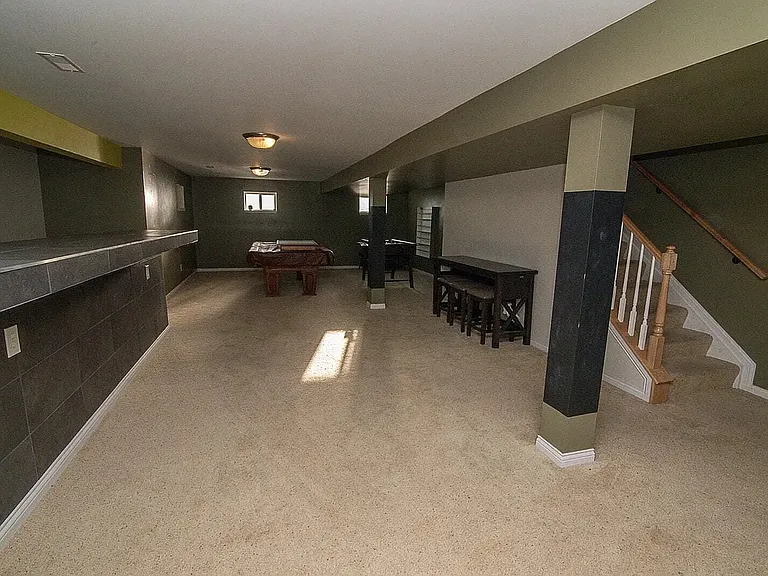 Full size bar area and pool table