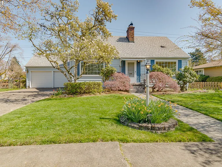 1335 Windsor Dr — Photo 1
