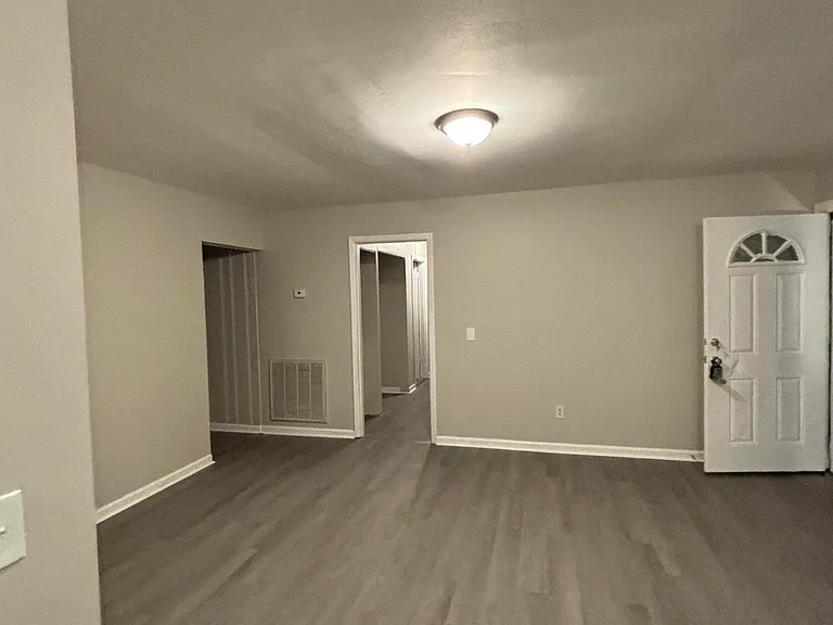 2458 Leslie Cir — Photo 16