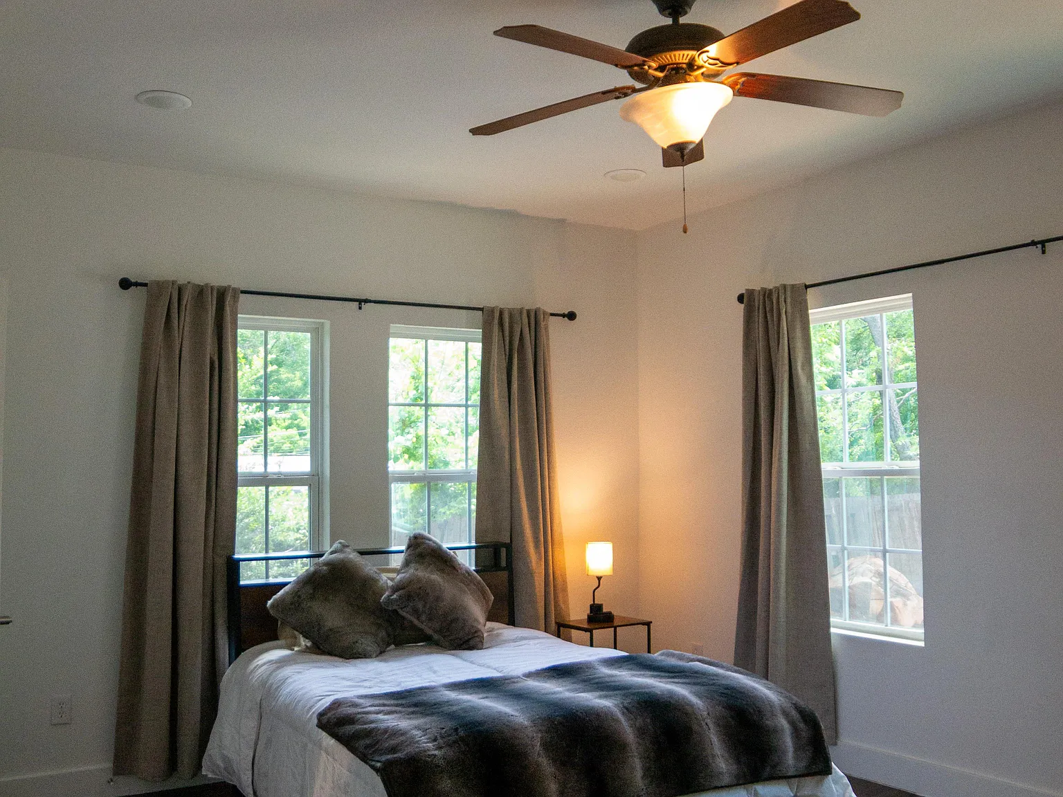 4 bed, 3.5 bath, 1836 sqft, $1,048 — Photo 1