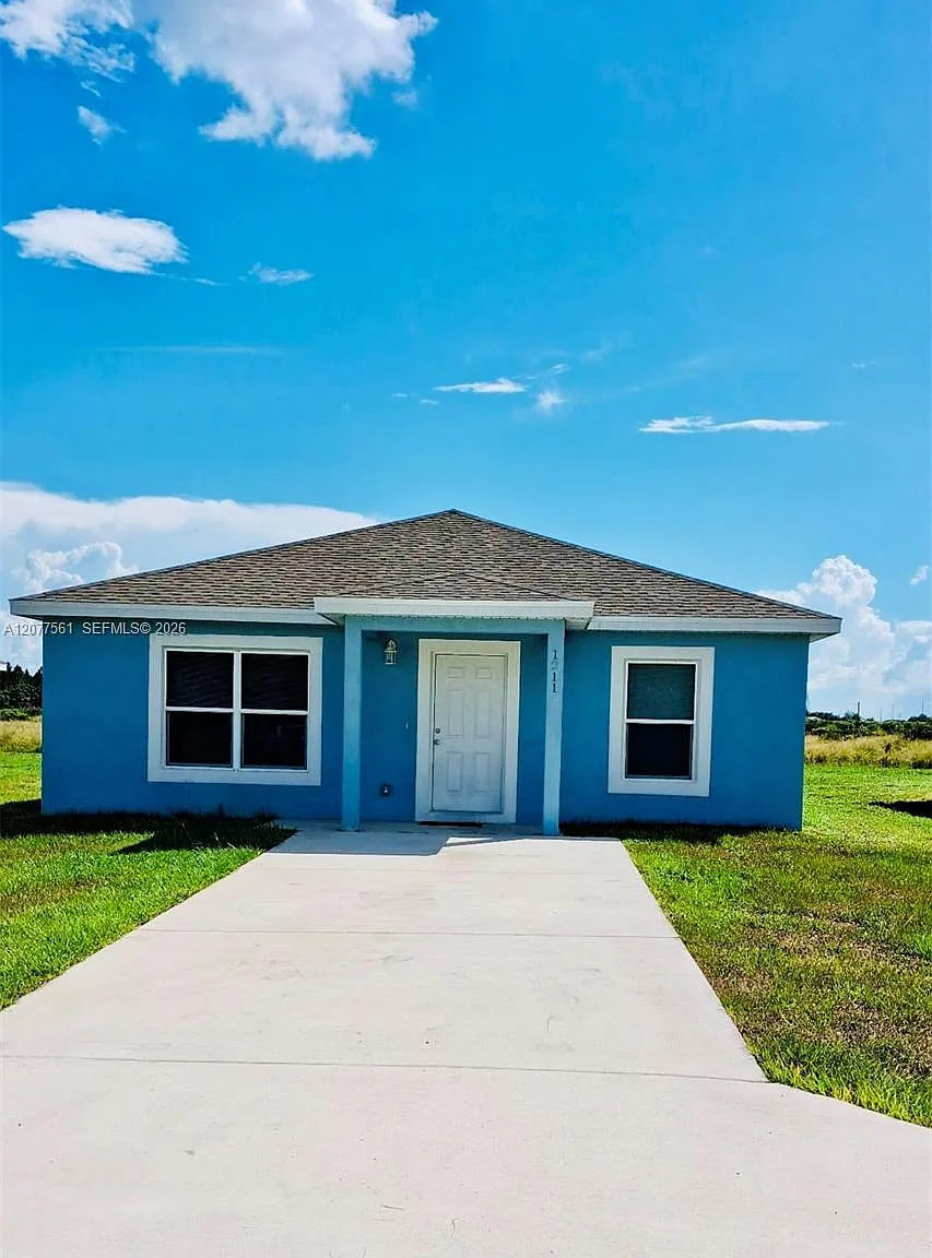 3 bed, 2.0 bath, $1,490 — Photo 1
