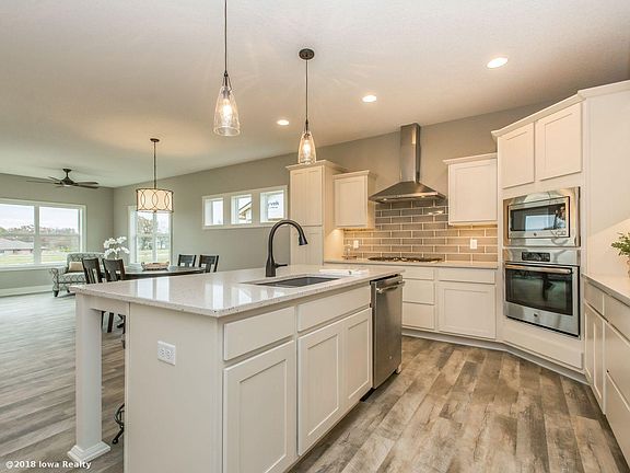 5th image of 851 Cardinal Dr