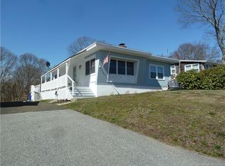 16 Ridgewood Ave, Waterford, CT 06385