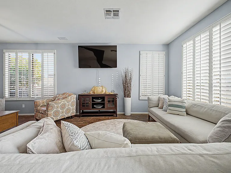 1622 W Nighthawk Way — Photo 10