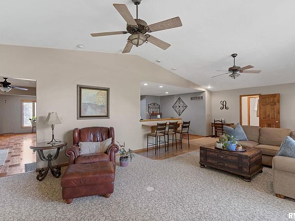 4th image of 13 Mary Lane Ct