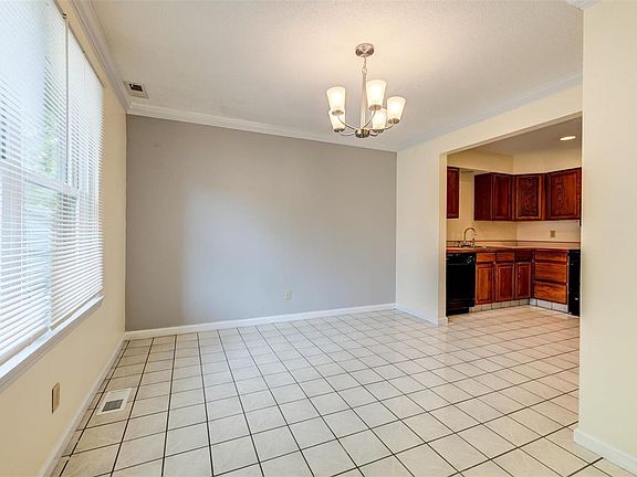 5th image of 2336 Seven Pines Dr