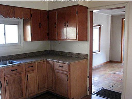 4th image of 2403 Hampshire Dr