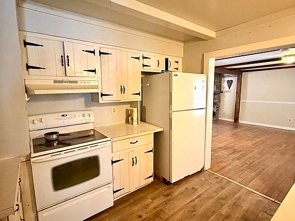 3rd image of 48 Broad St