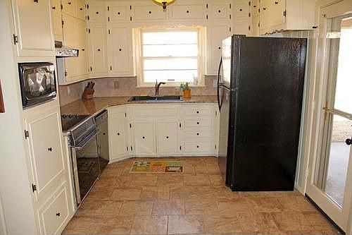 5th image of 2404 Hawthorne Dr