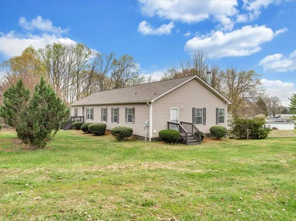 200 Surber Dr, Moneta, VA 24121