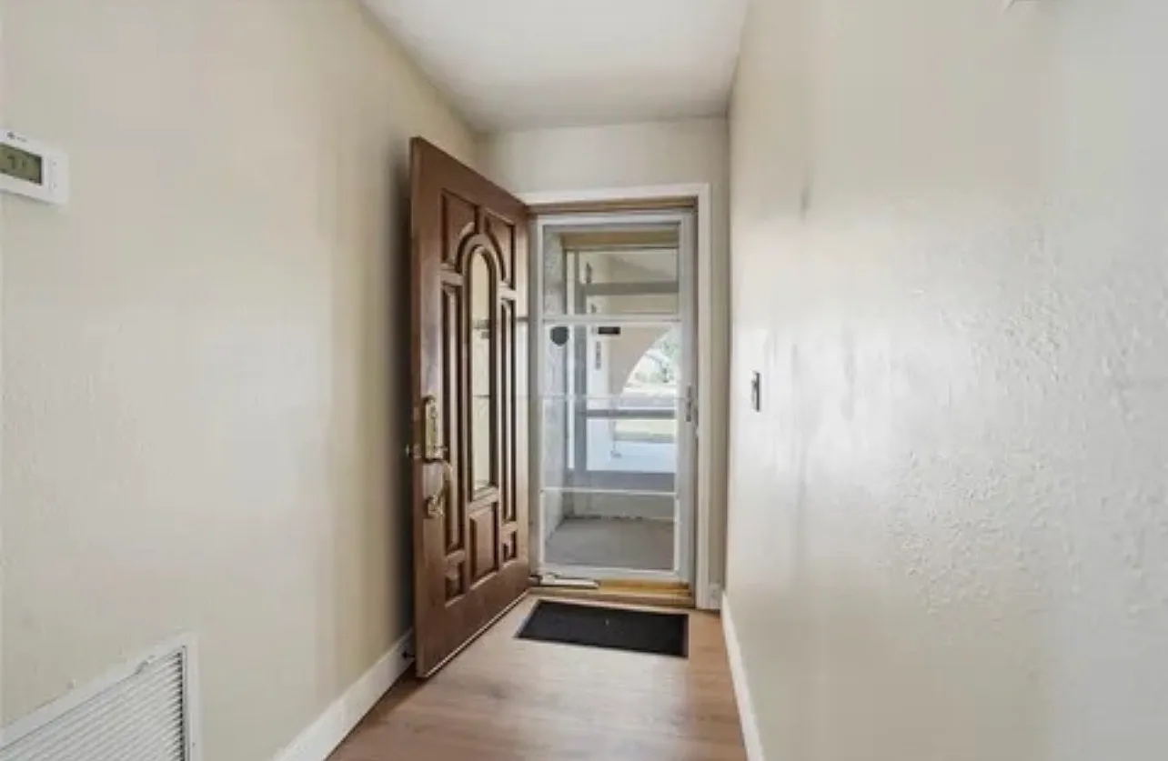 3 bed, 2.0 bath, 1344 sqft, $2,550 — Photo 3
