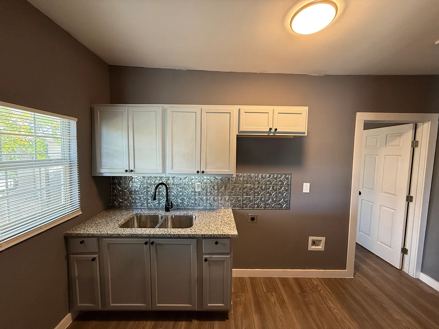 3433 Detonte St — Photo 4