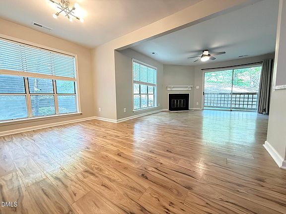 3rd image of 4120 Sedgewood Dr APT 106