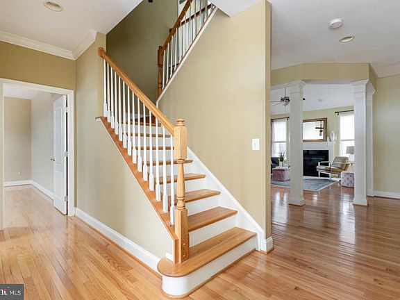 5th image of 523 Donner Way