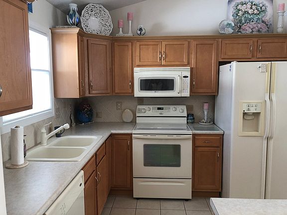 3rd image of 9712 Palmetto Ct