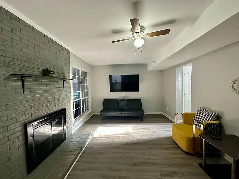 9501 Pondside Ln — Photo 8