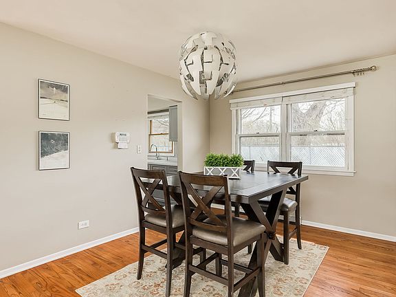 5th image of 815 E Bryn Mawr Ave