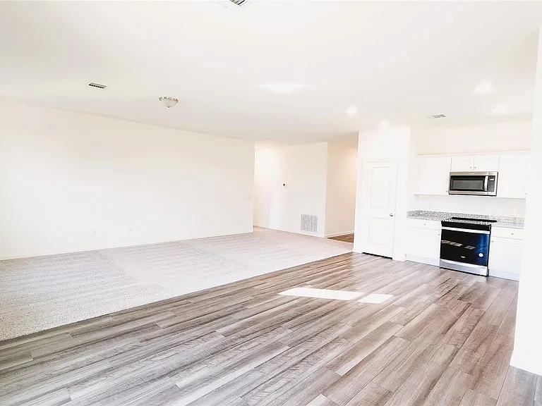 6335 Highland Trail Dr — Photo 3