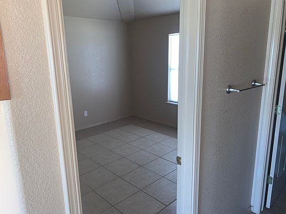 5th image of 443 Greggerson Dr