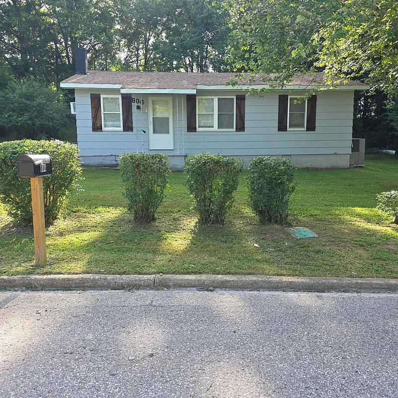 2 bed, 1.0 bath, 936 sqft, $1,100 — Photo 1