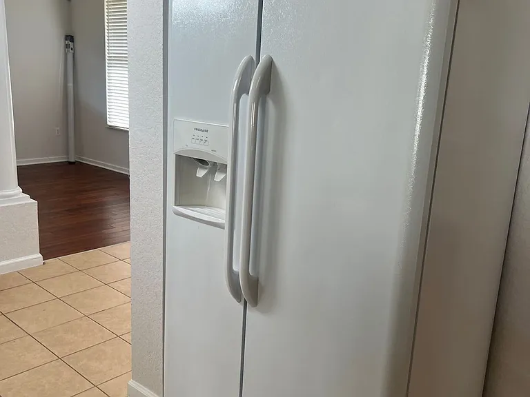 Garage Fridge (previous kitchen model) 
This is the older kitchen refrigerator (still functional) available for extra use in the garage _ optional.