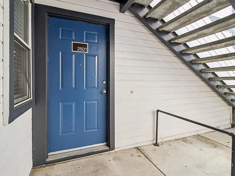Terra House Apartments — Photo 37