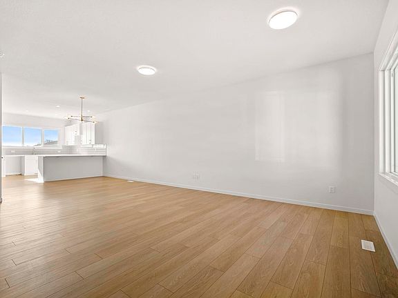 4th image of 667 173rd Ave NW