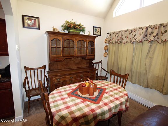 5th image of 228 Longfellow Cir