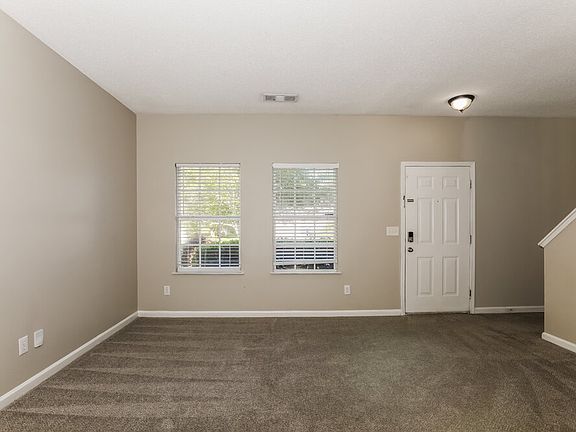 4th image of 1607 Thornwick Trce