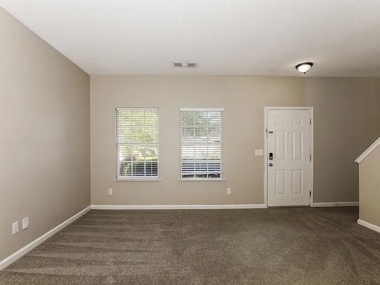 1607 Thornwick Trce — Photo 4