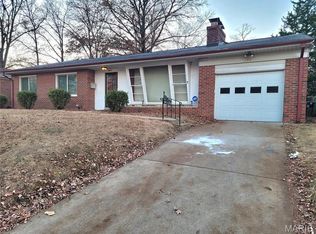 955 Jeanerette Dr, Saint Louis, MO