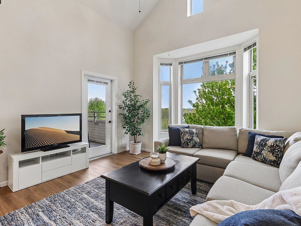 1st image of 301 Harbour Town Dr APT 432
