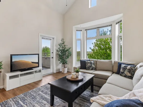 301 Harbour Town Dr APT 432, Madison, WI 53717