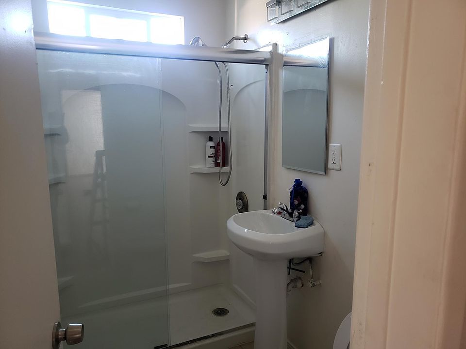 2nd image of 1623 Lomita Blvd #1