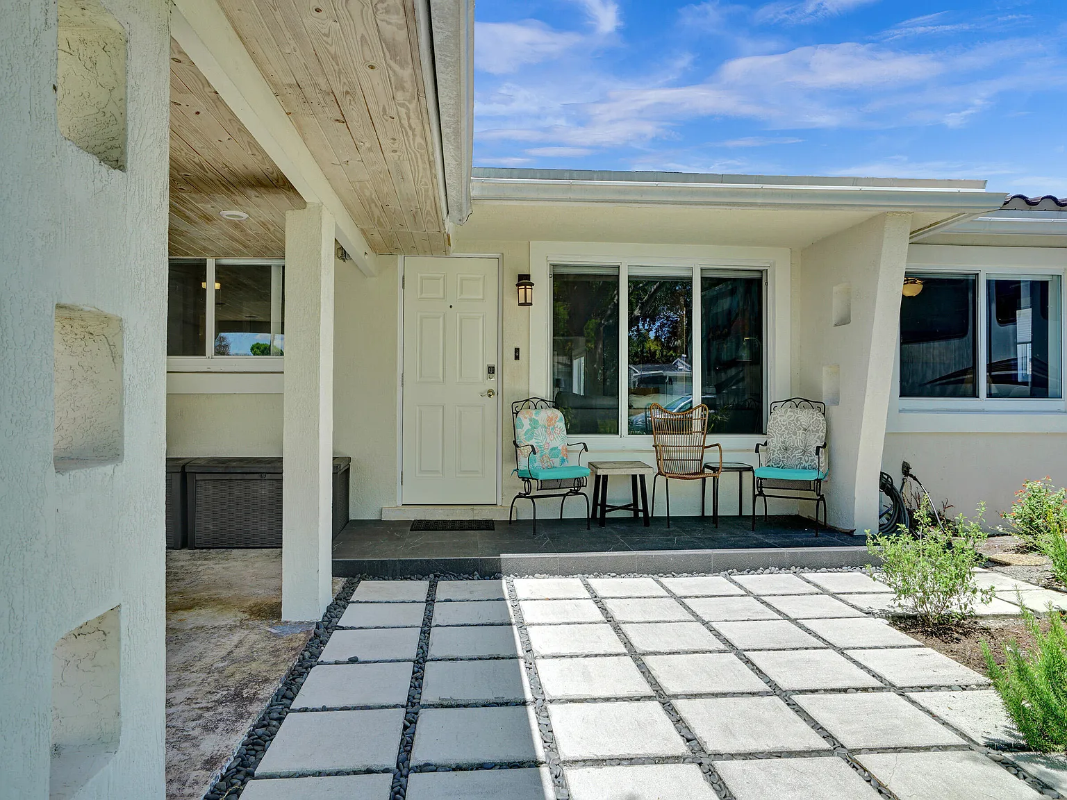 3 bed, 2.0 bath, 1413 sqft, $3,800 — Photo 2